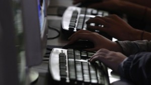 Izrael: Pranie mózgu w internecie