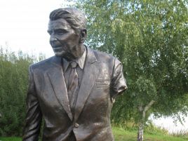Polska: Pomnik Reagana zniszczony