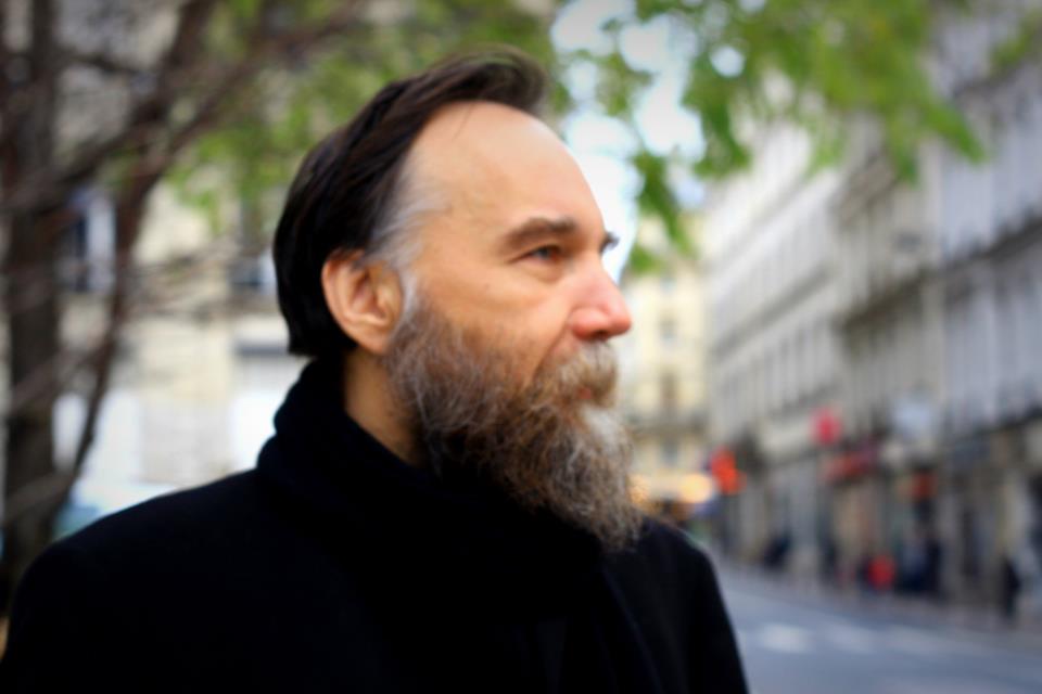 Aleksandr Dugin: Żelazna ręka Moskwy. Karabach i Donbas – dwa teatry jednej wojny